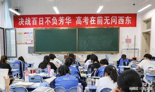 700分高考状元遭遇班主任批评，背后的教育反思